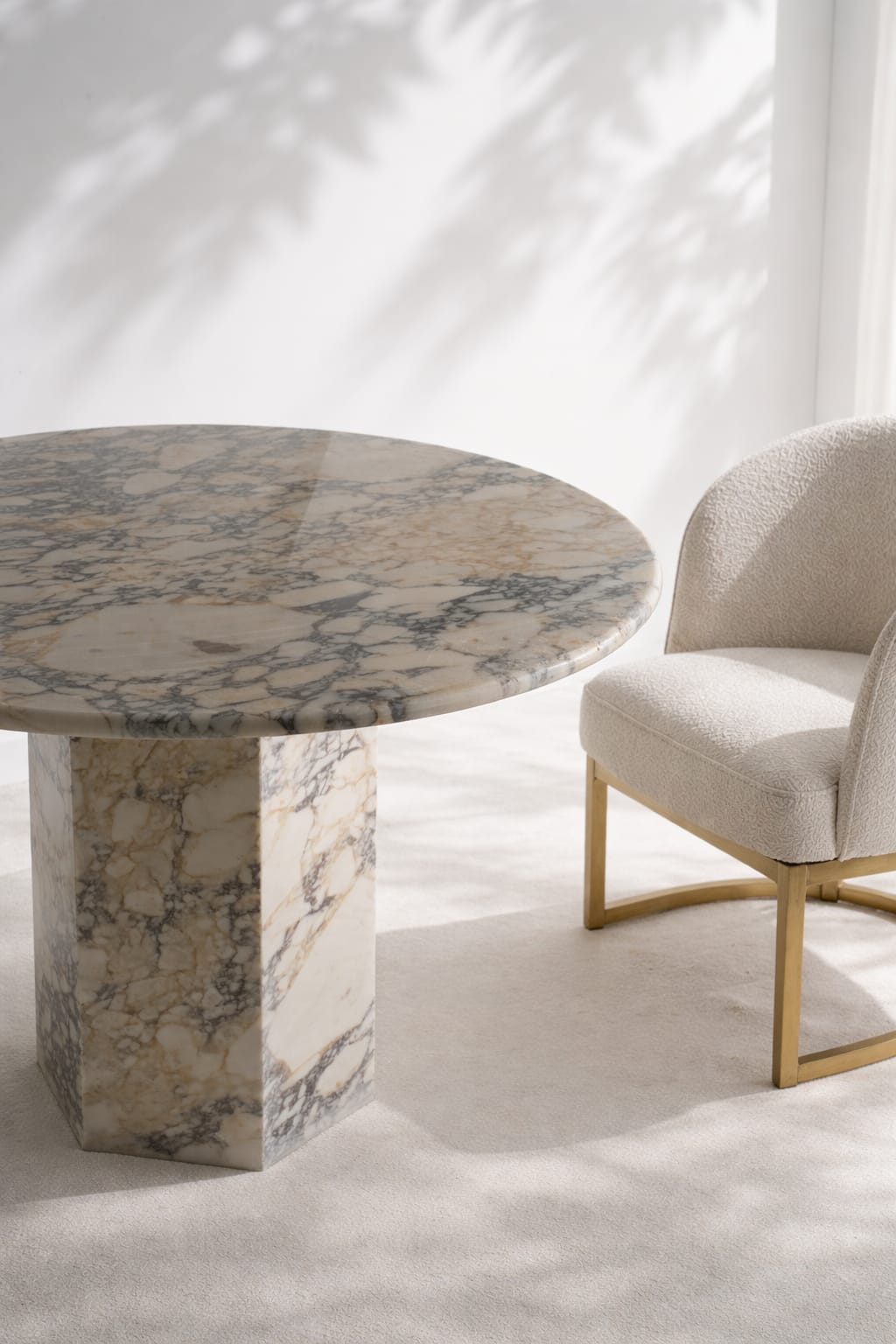 ronde violet marmer eettafel